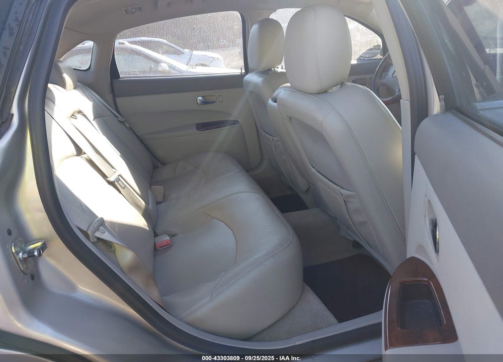 2008 BUICK LACROSSE VIN: 2G4WD582881198677