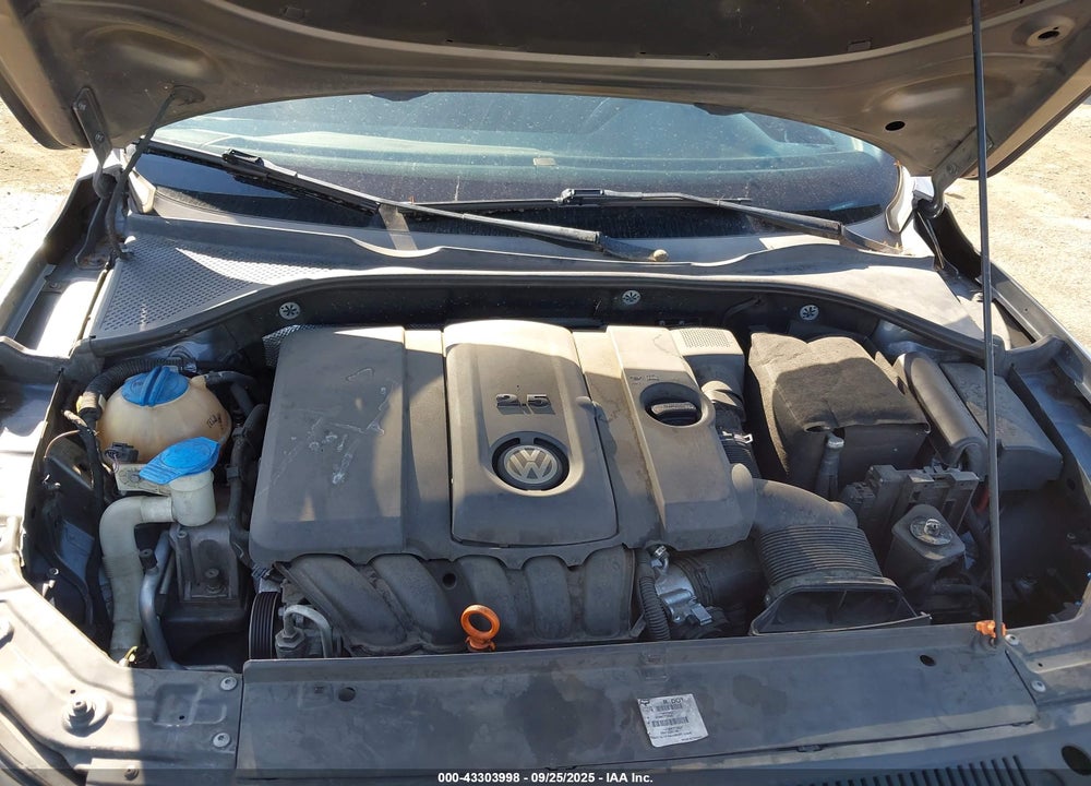2013 VOLKSWAGEN PASSAT VIN: 1VWAP7A3XDC064033