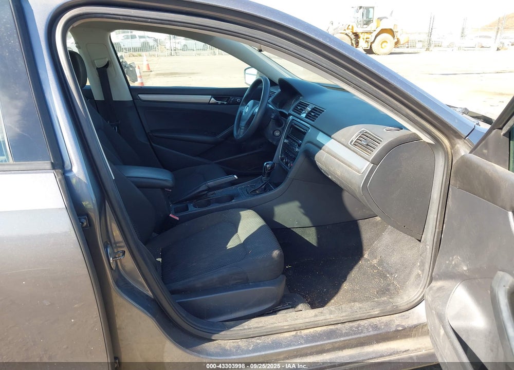 2013 VOLKSWAGEN PASSAT VIN: 1VWAP7A3XDC064033
