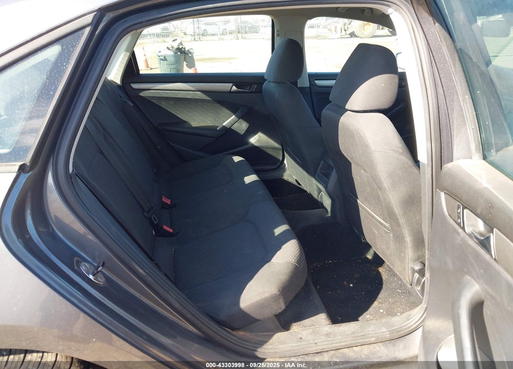 2013 VOLKSWAGEN PASSAT VIN: 1VWAP7A3XDC064033