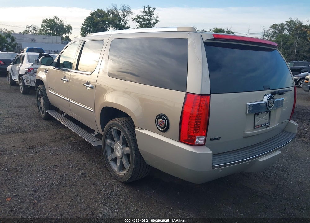 2010 CADILLAC ESCALADE ESV PREMIUM VIN: 1GYUKJEF3AR114967