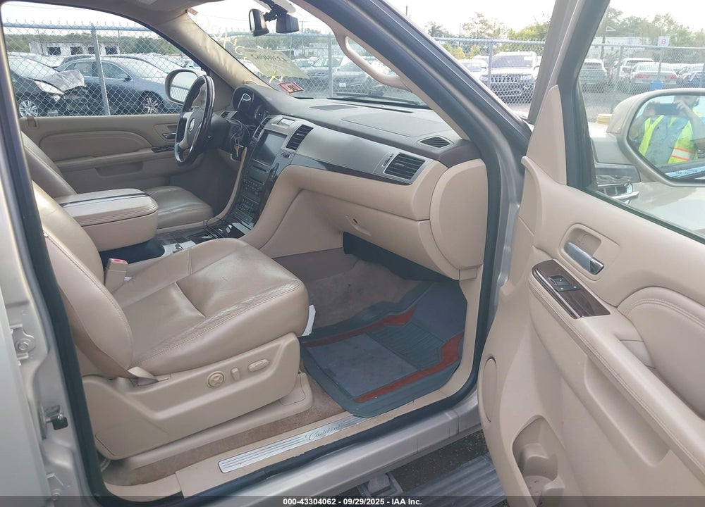 2010 CADILLAC ESCALADE ESV PREMIUM VIN: 1GYUKJEF3AR114967