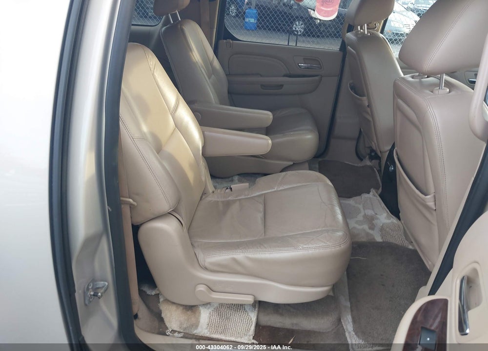 2010 CADILLAC ESCALADE ESV PREMIUM VIN: 1GYUKJEF3AR114967
