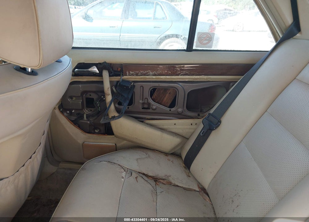 1990 MERCEDES-BENZ 300 E VIN: WDBEA30D9LB108969