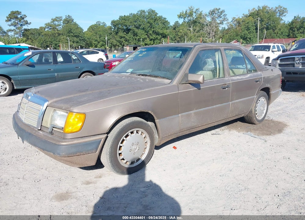 1990 MERCEDES-BENZ 300 E VIN: WDBEA30D9LB108969