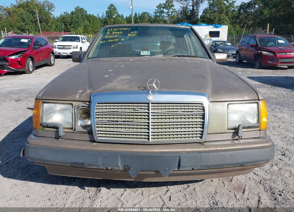 1990 MERCEDES-BENZ 300 E VIN: WDBEA30D9LB108969