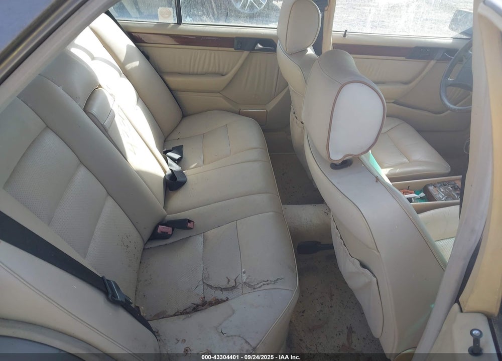 1990 MERCEDES-BENZ 300 E VIN: WDBEA30D9LB108969
