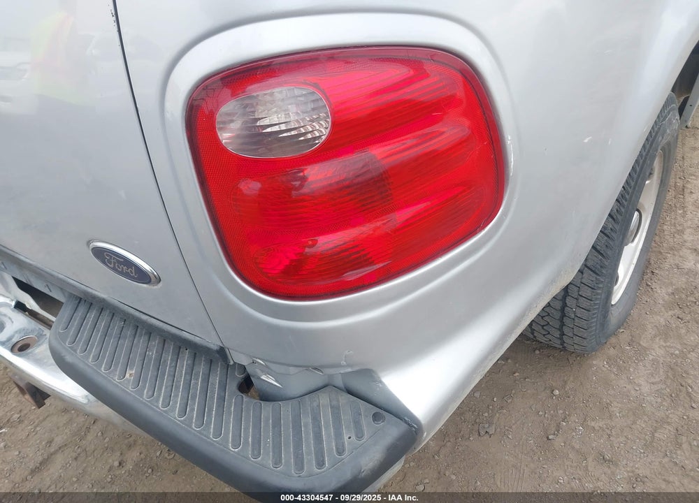 2002 FORD F-150 LARIAT/XLT VIN: 1FTRW07652KD29218