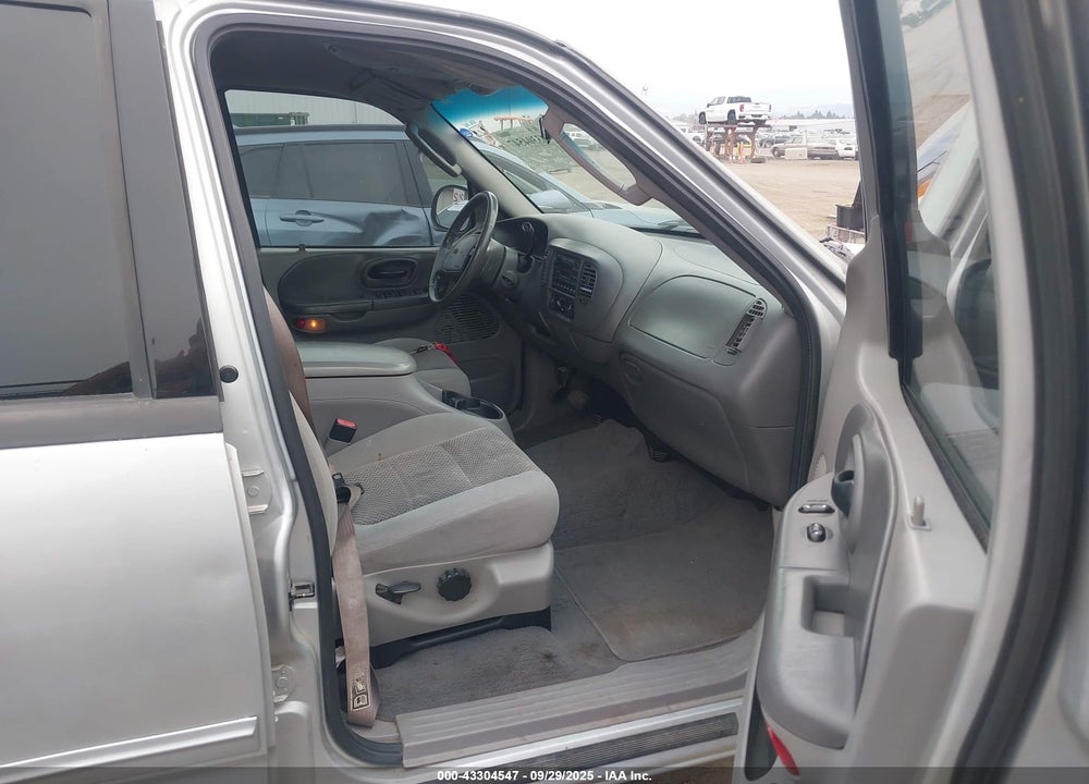 2002 FORD F-150 LARIAT/XLT VIN: 1FTRW07652KD29218