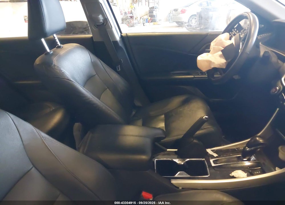 2016 HONDA ACCORD VIN: 1HGCR2F83GA188238
