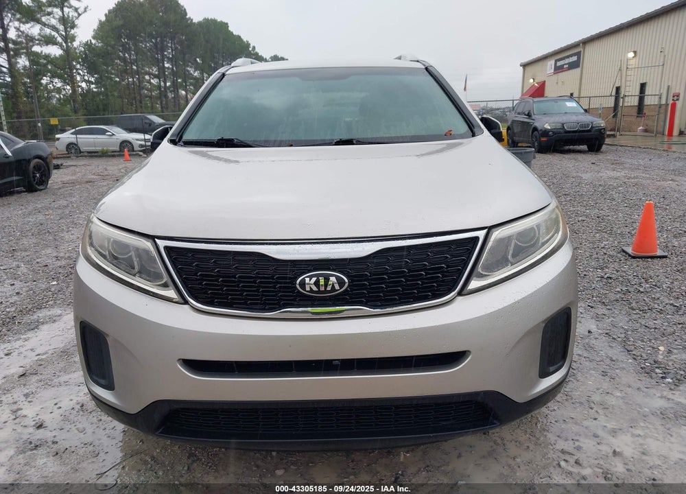 2014 KIA SORENTO LX V6 VIN: 5XYKT4A79EG425043