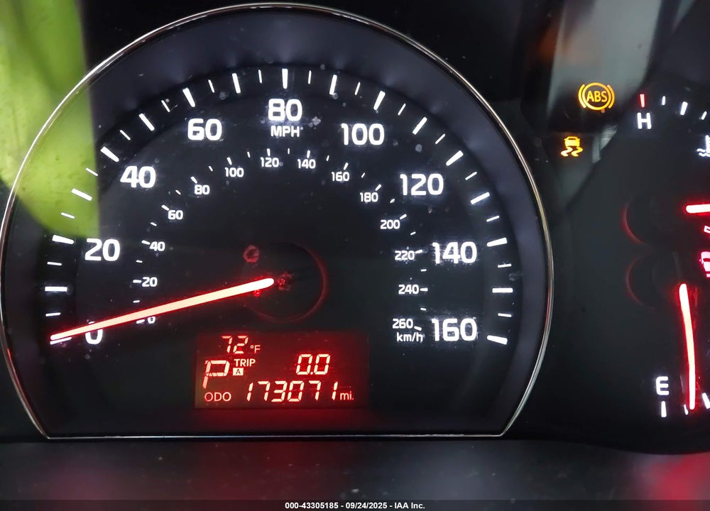 2014 KIA SORENTO LX V6 VIN: 5XYKT4A79EG425043