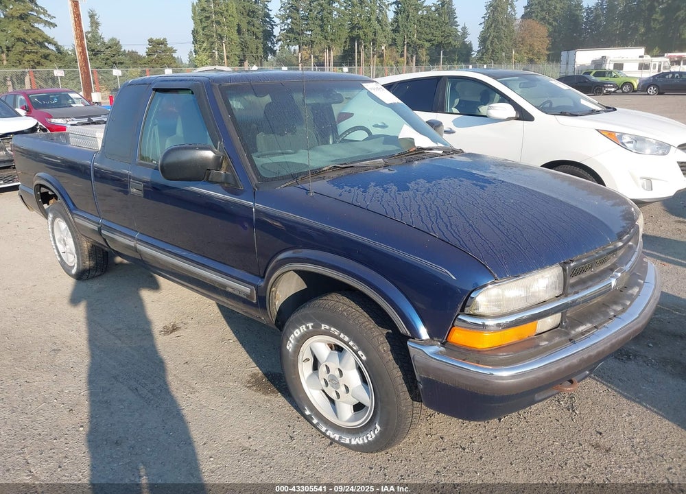 2001 CHEVROLET S-10 LS VIN: 1GCDT19W818112747