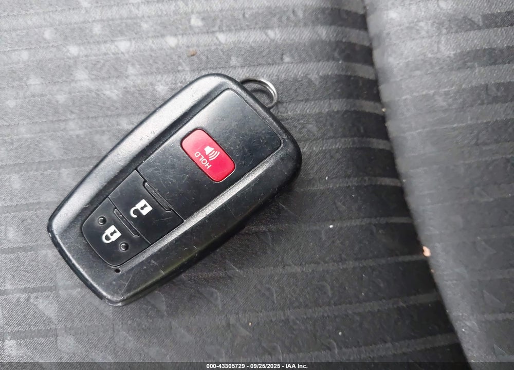2017 TOYOTA PRIUS THREE VIN: JTDKARFUXH3044375