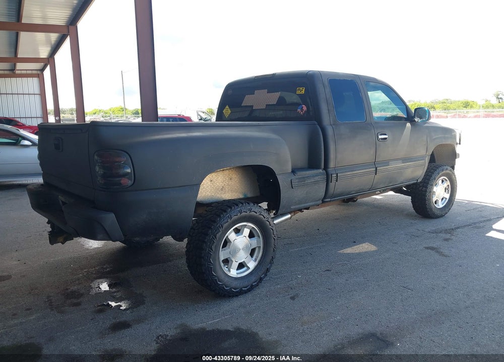 2000 CHEVROLET SILVERADO 1500 LS VIN: 2GCEC19T3Y1344874