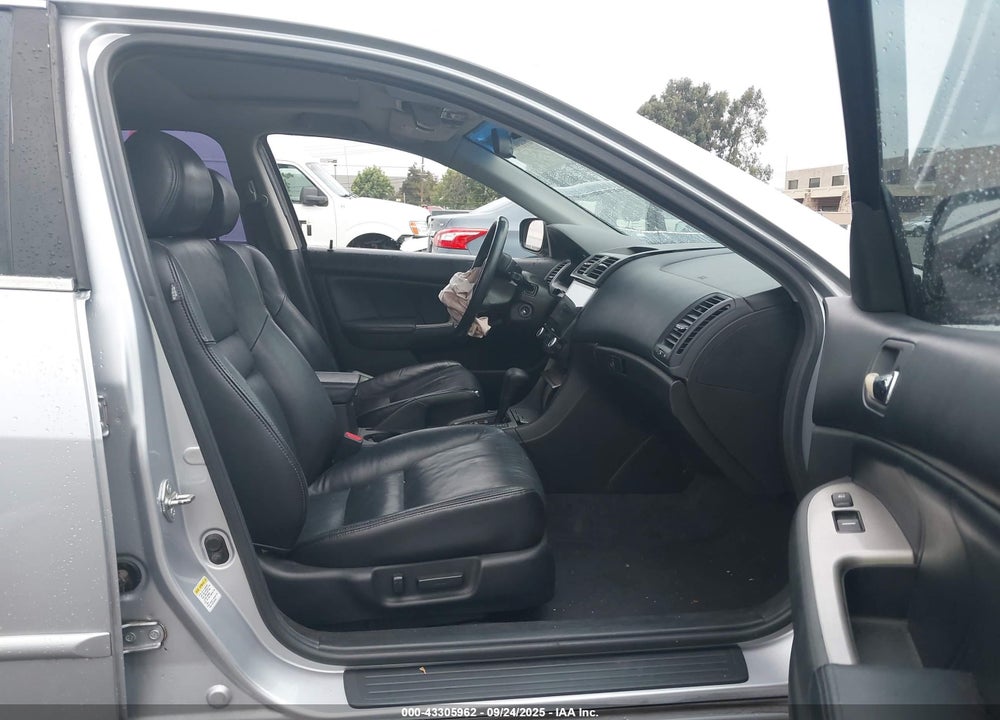 2005 HONDA ACCORD 3.0 EX VIN: 1HGCM66825A050239