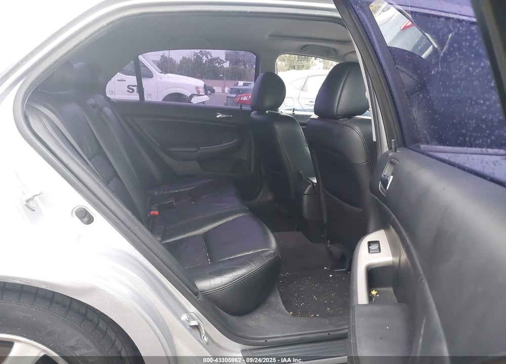 2005 HONDA ACCORD 3.0 EX VIN: 1HGCM66825A050239