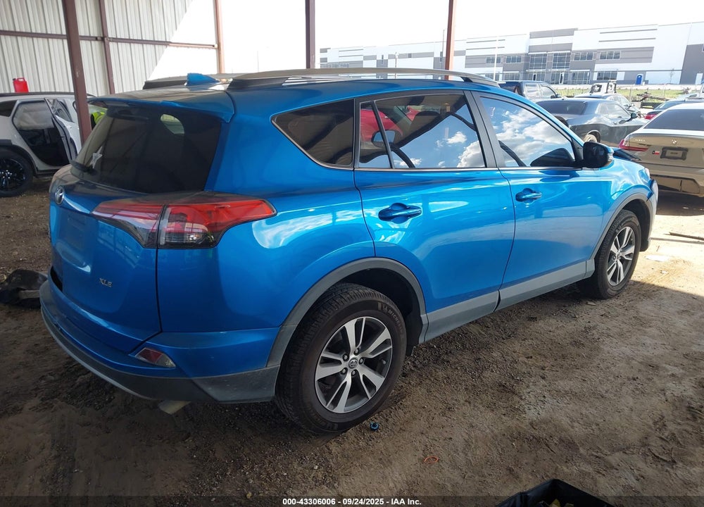 2018 TOYOTA RAV4 XLE VIN: 2T3WFREV6JW486277