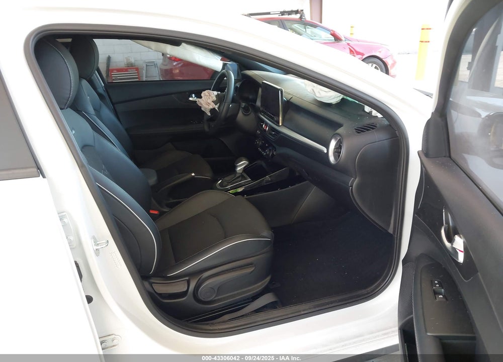 2023 KIA FORTE VIN: 3KPF54AD1PE656682