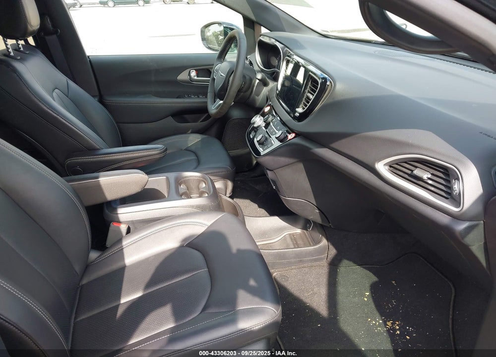 2025 CHRYSLER PACIFICA SELECT VIN: 2C4RC1BG2SR570301