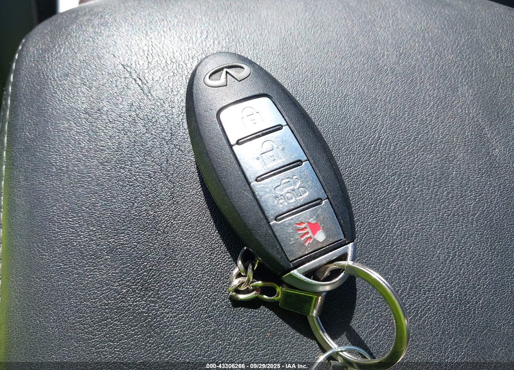 2014 INFINITI Q70 3.7X VIN: JN1BY1AR1EM320001