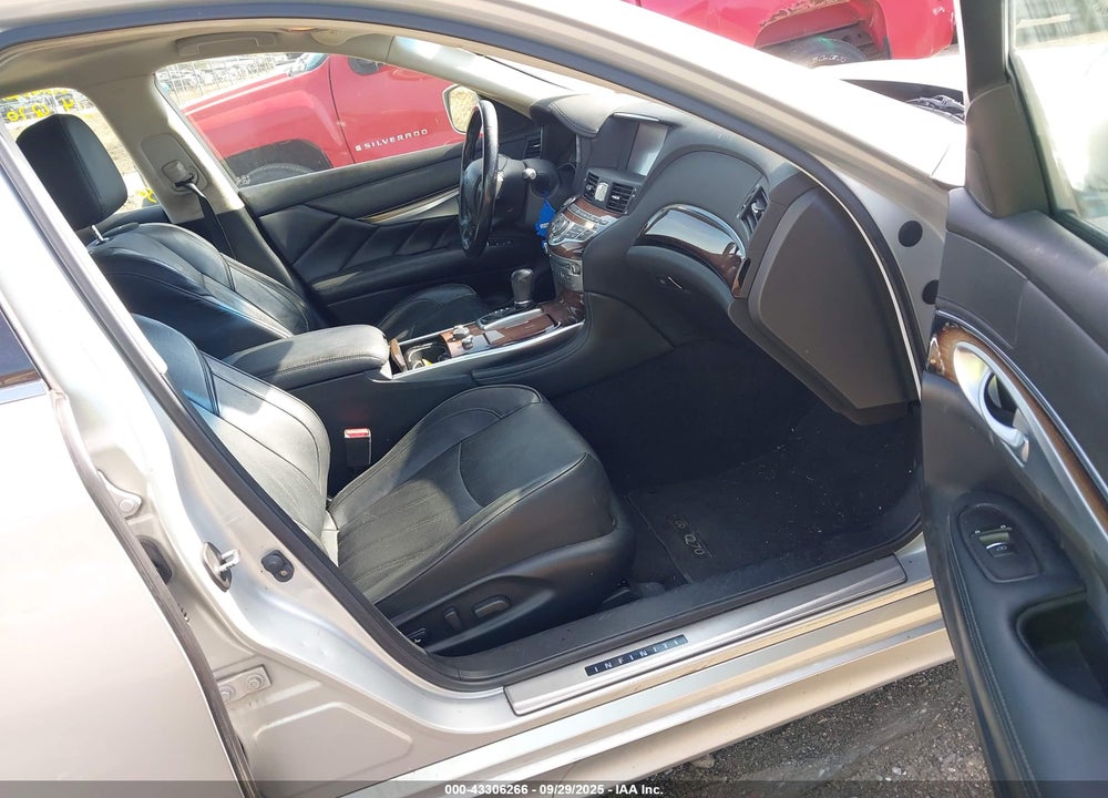 2014 INFINITI Q70 3.7X VIN: JN1BY1AR1EM320001