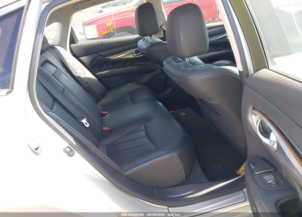2014 INFINITI Q70 3.7X VIN: JN1BY1AR1EM320001