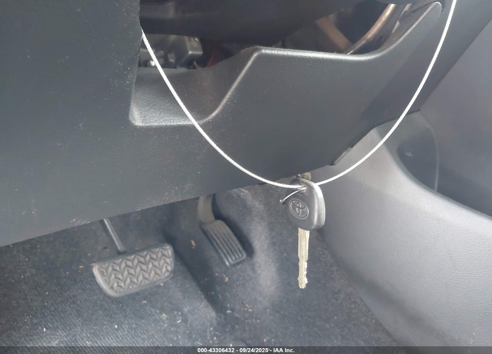 2011 TOYOTA YARIS VIN: JTDBT4K34B1405919