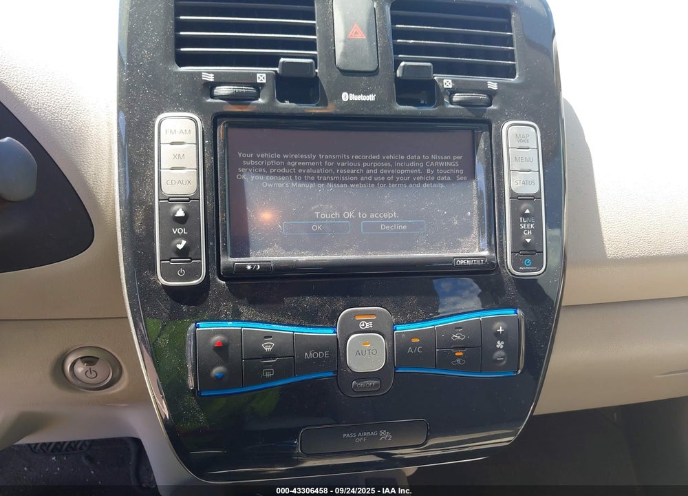 2011 NISSAN LEAF SL VIN: JN1AZ0CP7BT000438