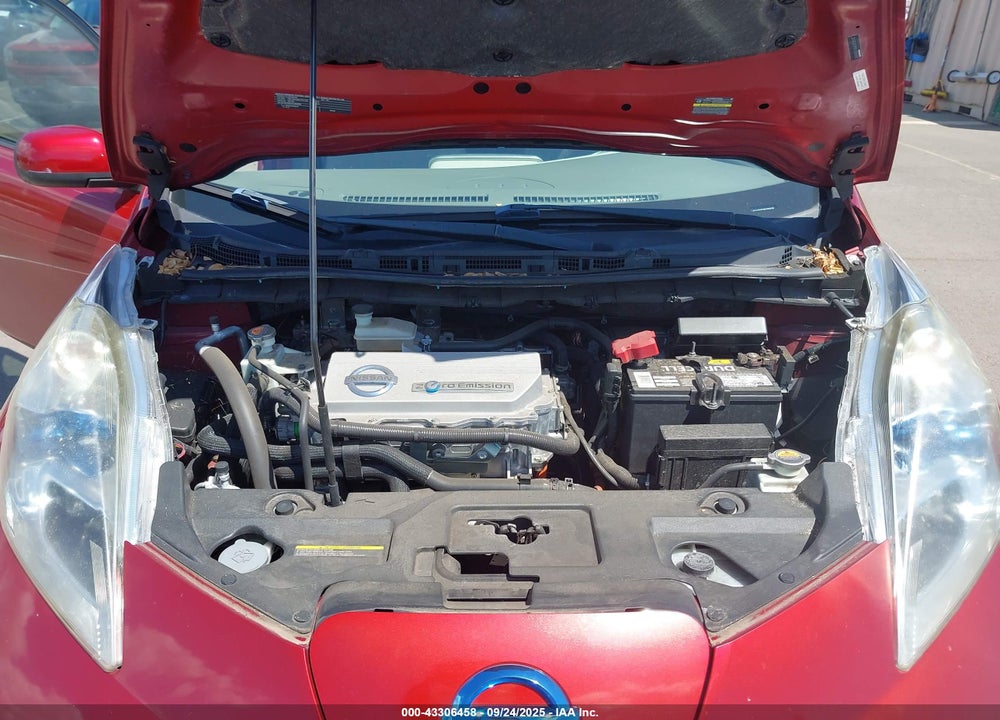 2011 NISSAN LEAF SL VIN: JN1AZ0CP7BT000438