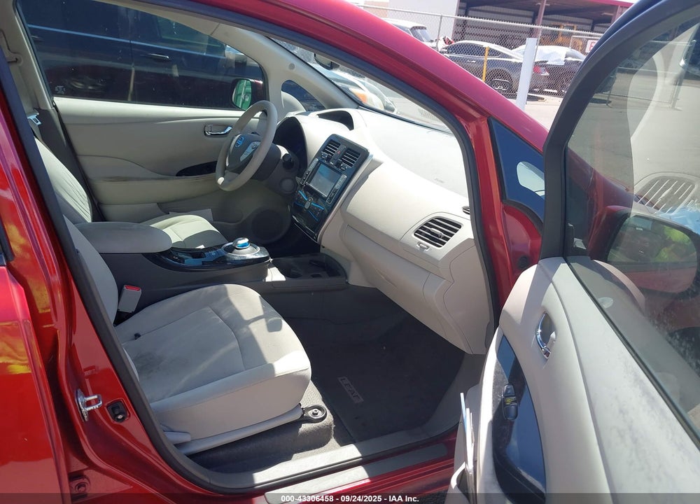 2011 NISSAN LEAF SL VIN: JN1AZ0CP7BT000438
