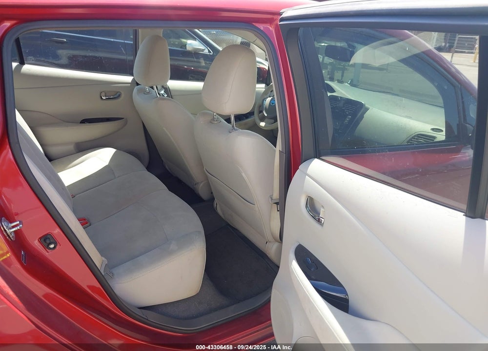 2011 NISSAN LEAF SL VIN: JN1AZ0CP7BT000438