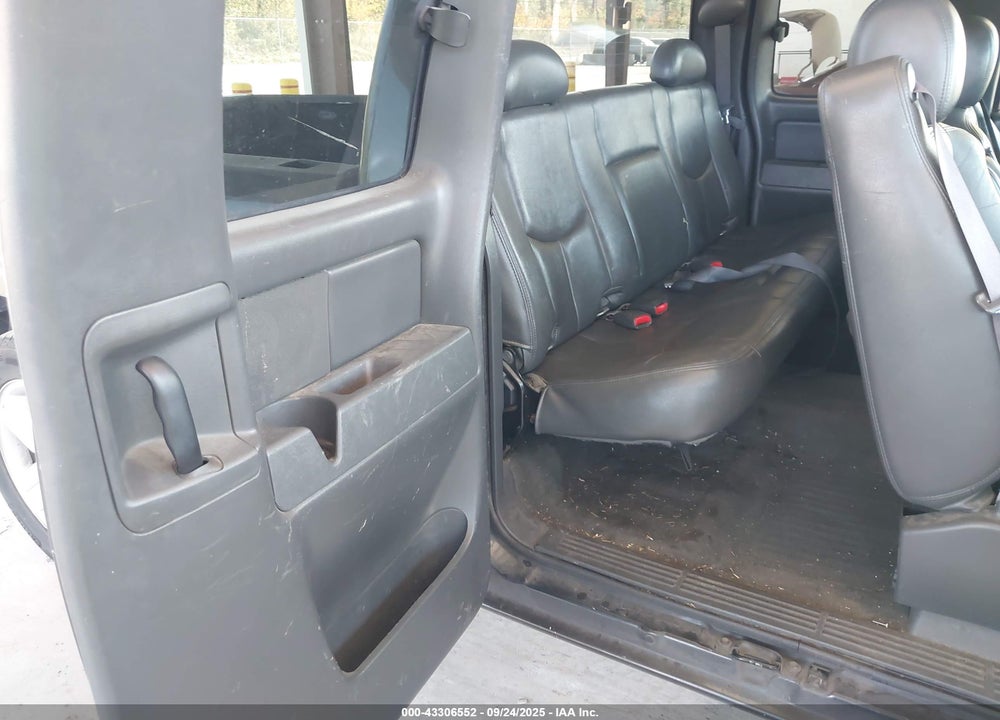 2005 CHEVROLET SILVERADO 1500 LT VIN: 2GCEC19T851358412