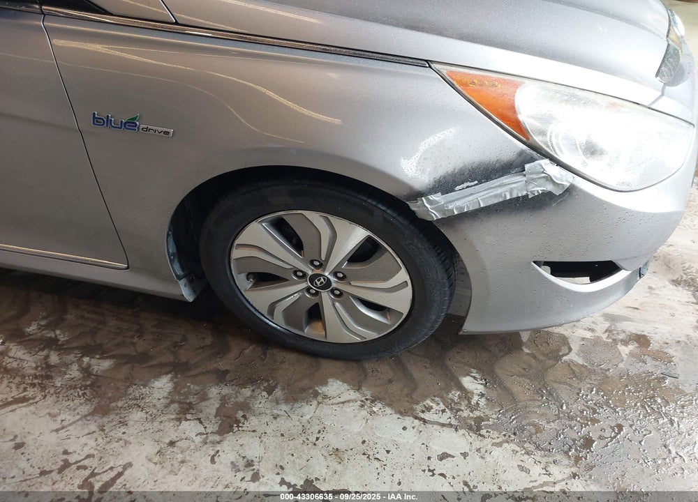 2013 HYUNDAI SONATA HYBRID VIN: KMHEC4A43DA064700