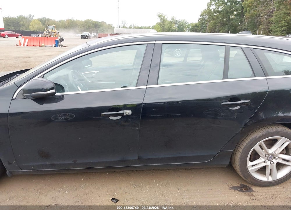 2015 VOLVO V60 VIN: YV140MEK6F1254215