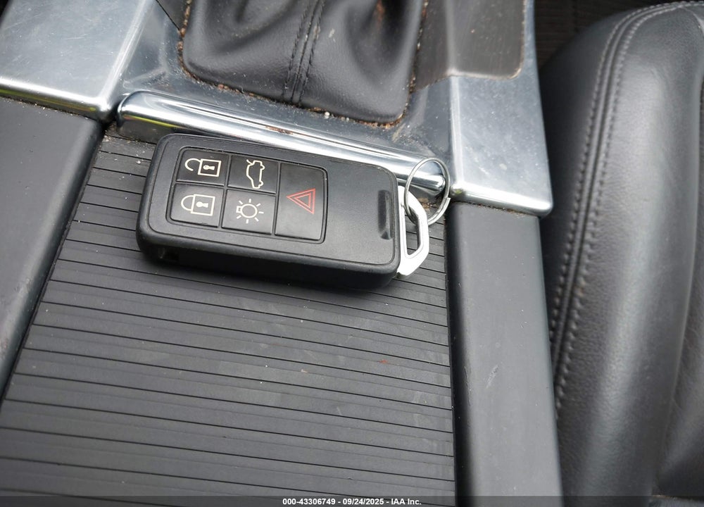 2015 VOLVO V60 VIN: YV140MEK6F1254215