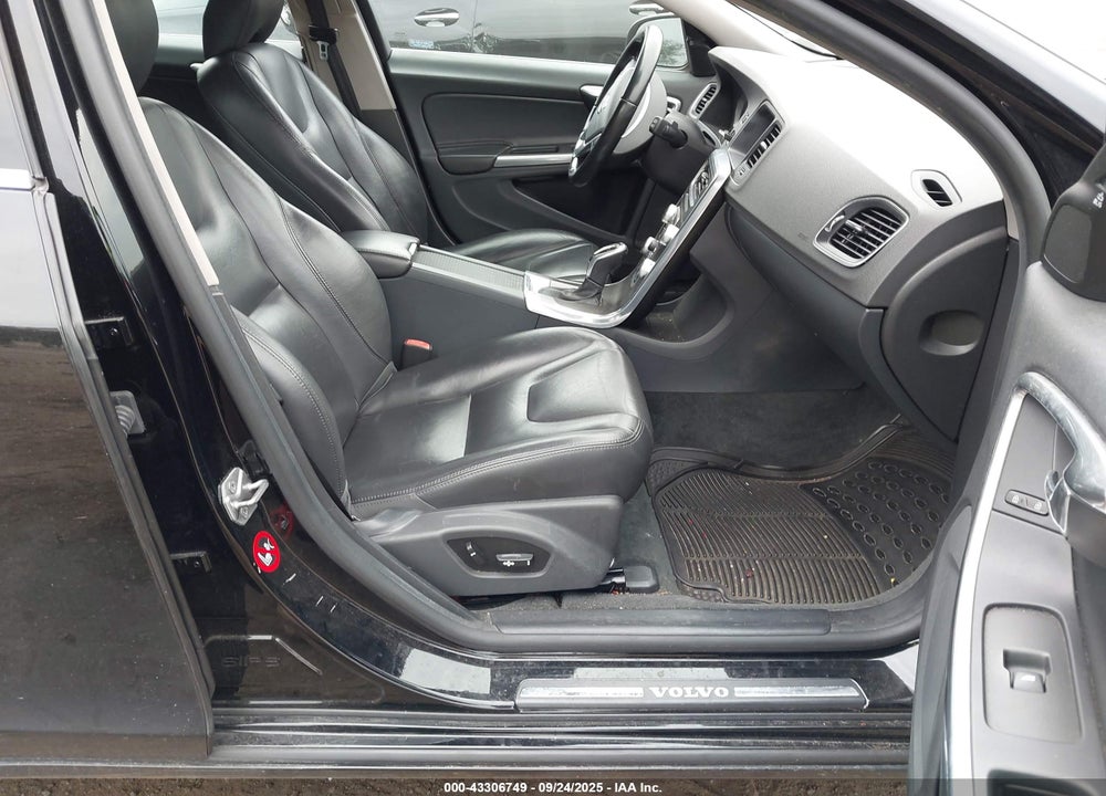 2015 VOLVO V60 VIN: YV140MEK6F1254215