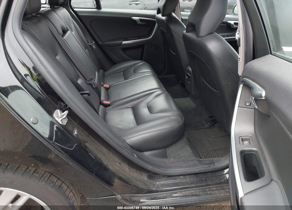 2015 VOLVO V60 VIN: YV140MEK6F1254215