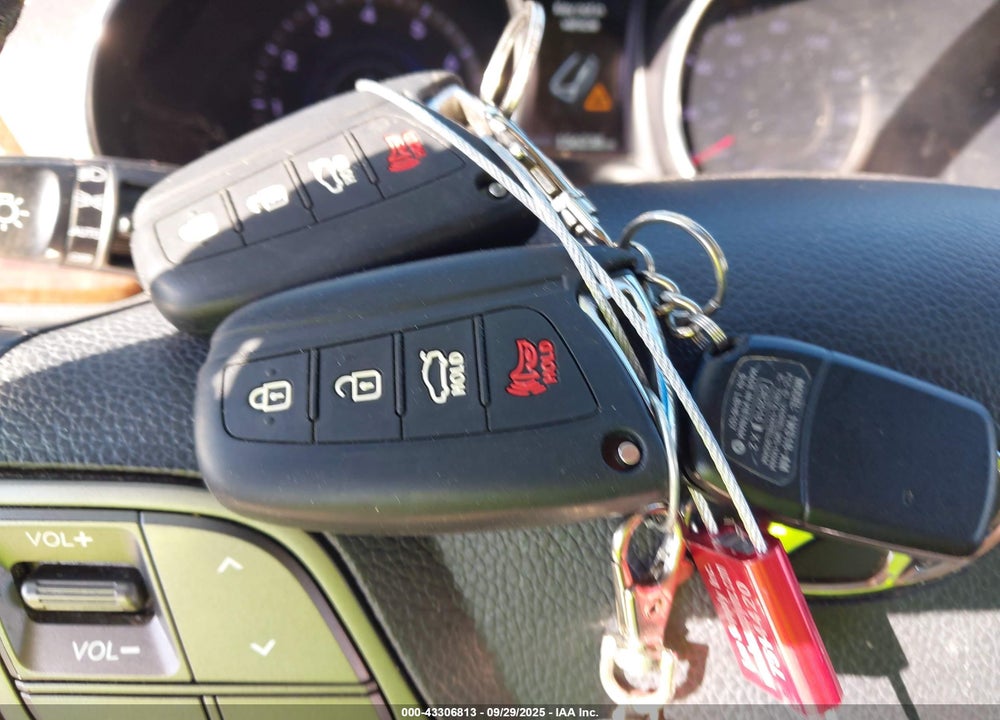 2014 HYUNDAI SANTA FE VIN: KM8SRDHF2EU037917