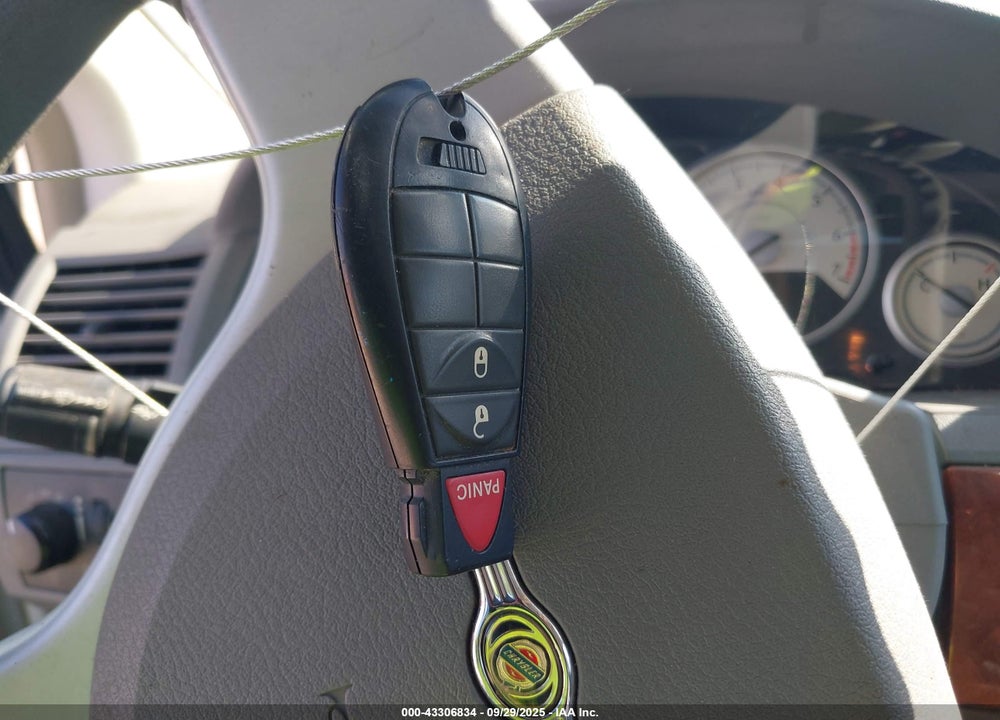 2008 CHRYSLER TOWN & COUNTRY LX VIN: 2A8HR44H08R125851