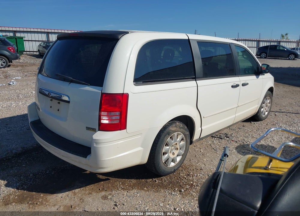 2008 CHRYSLER TOWN & COUNTRY LX VIN: 2A8HR44H08R125851