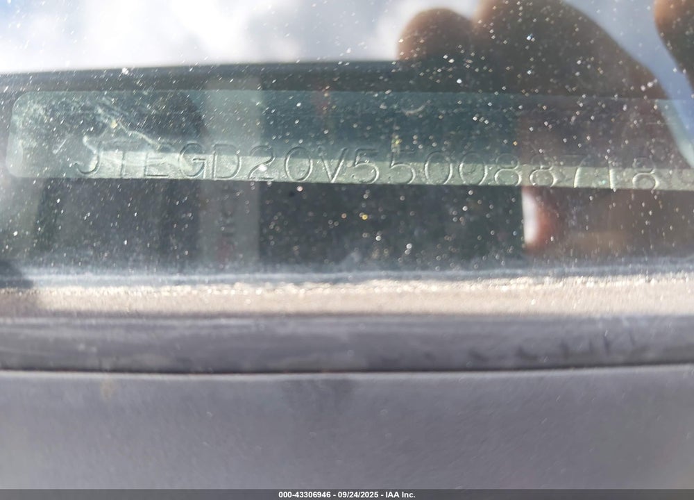 2005 TOYOTA RAV4 VIN: JTEGD20V550088718