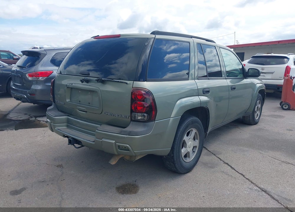 2004 CHEVROLET TRAILBLAZER LS VIN: 1GNDS13SX42201856