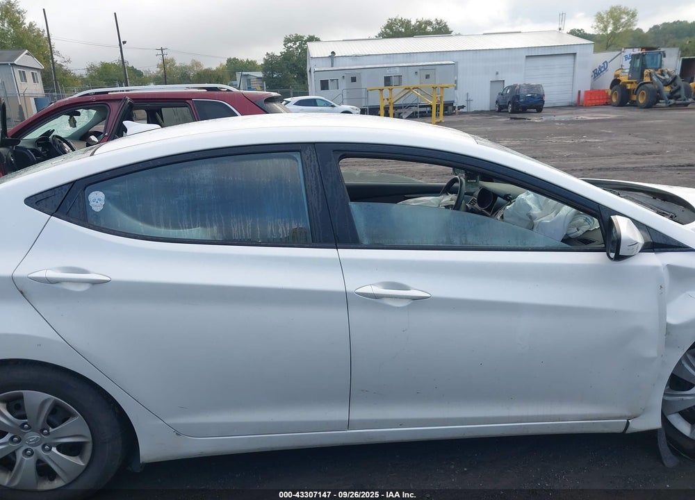 2016 HYUNDAI ELANTRA VIN: 5NPDH4AE4GH746511