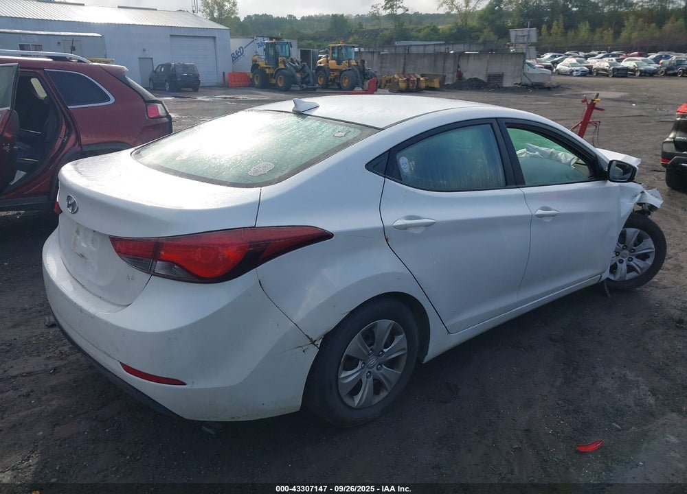 2016 HYUNDAI ELANTRA VIN: 5NPDH4AE4GH746511
