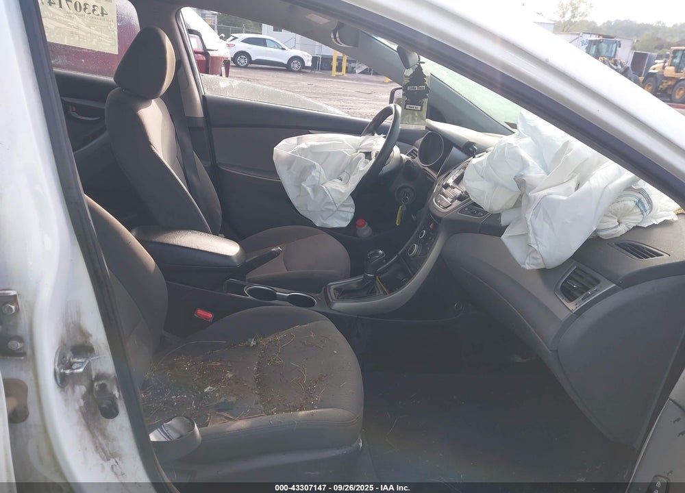 2016 HYUNDAI ELANTRA VIN: 5NPDH4AE4GH746511