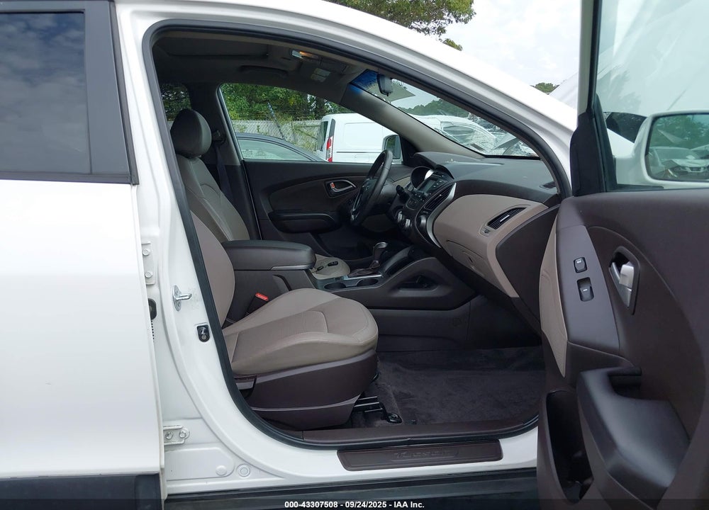 2014 HYUNDAI TUCSON VIN: KM8JU3AG6EU831133