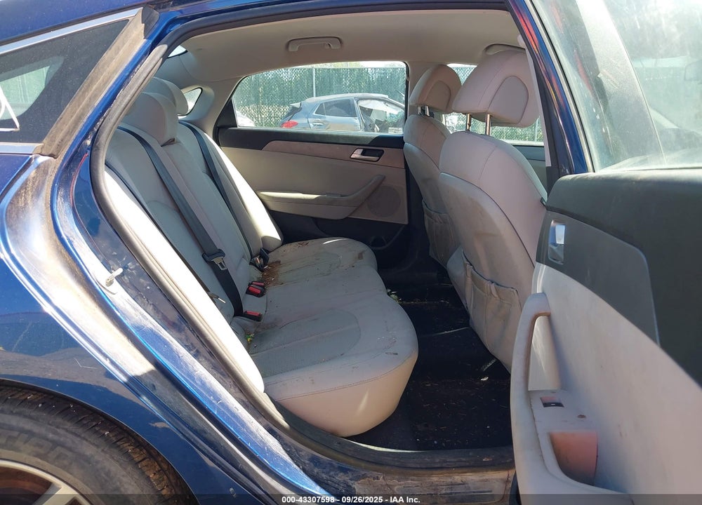 2015 HYUNDAI SONATA VIN: 5NPE24AF9FH119090
