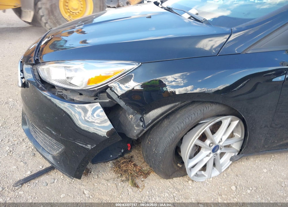 2017 FORD FOCUS SE VIN: 1FADP3F23HL315639