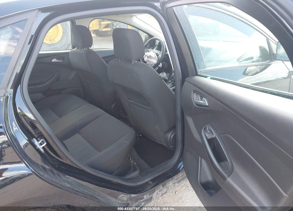 2017 FORD FOCUS SE VIN: 1FADP3F23HL315639